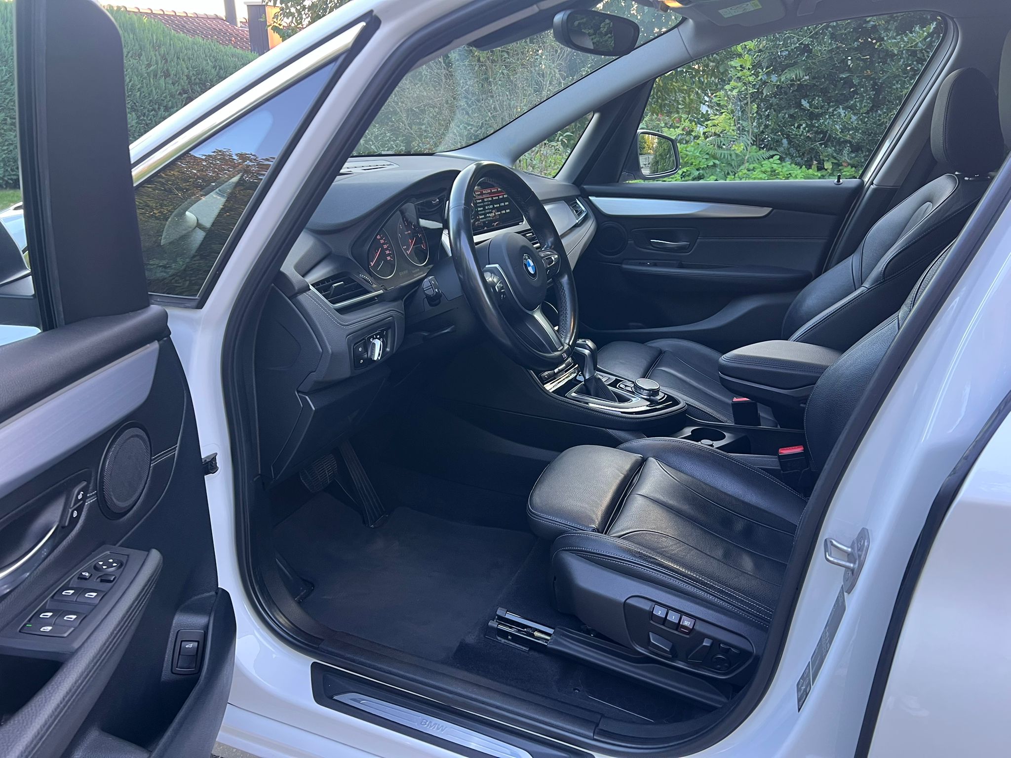 
								BMW 220 xDrive Gran Tourer full									