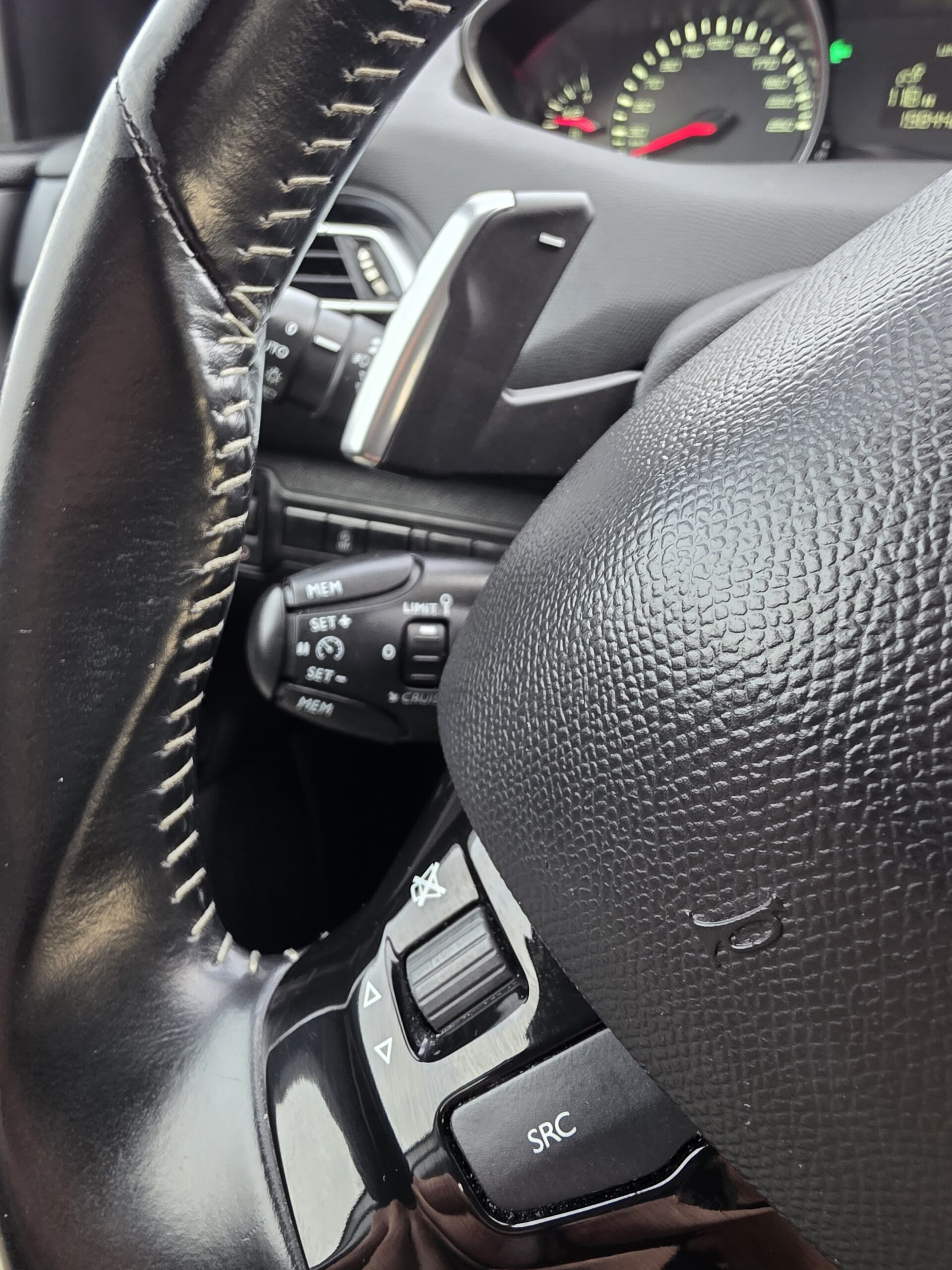 
								Peugeot 308 1.5 HDi full									