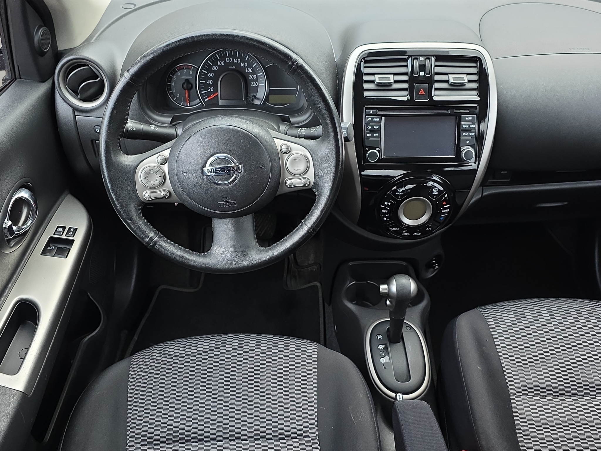 
								Nissan Micra 1.2 Automat full									