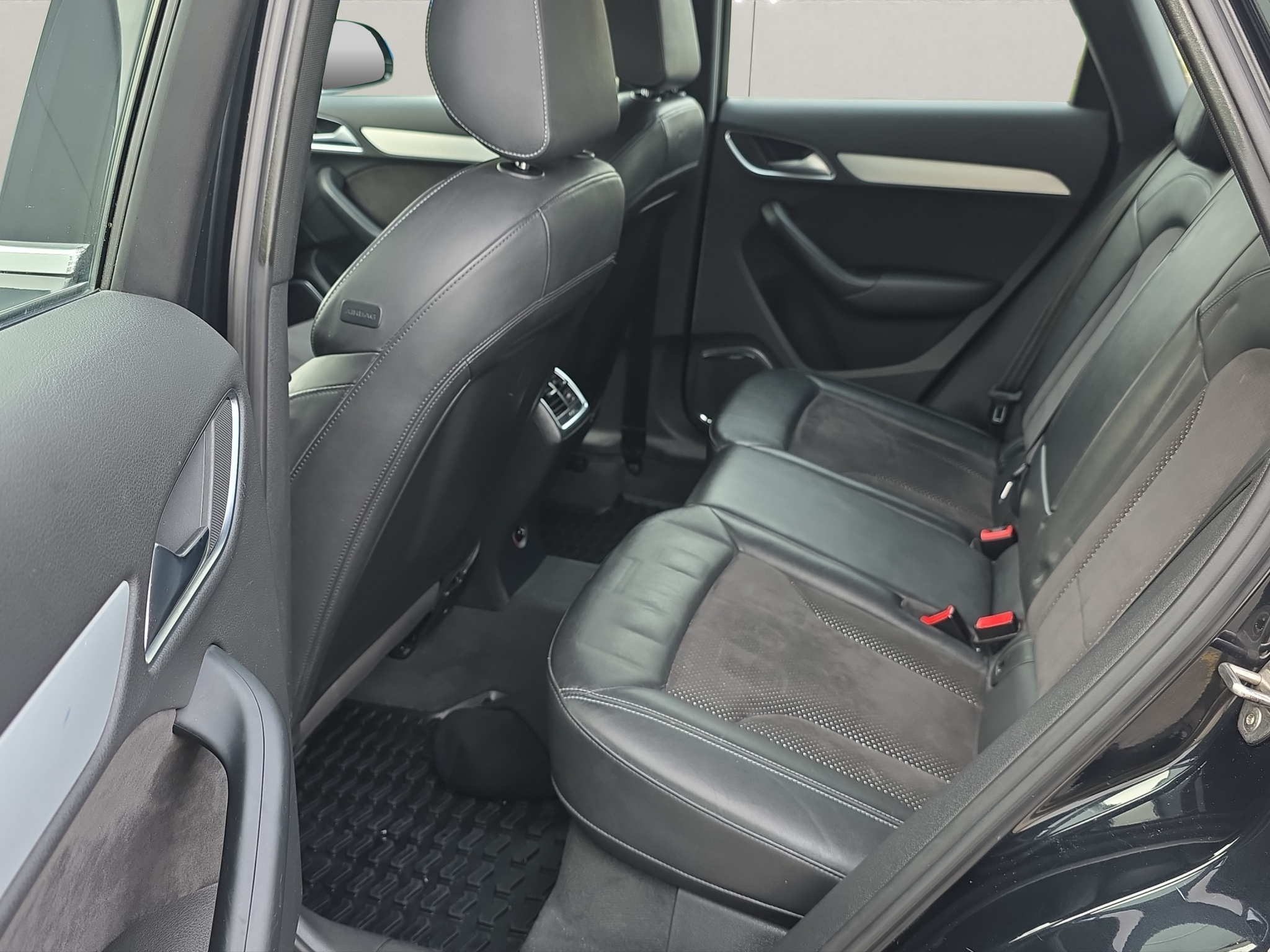 
								Audi Q3 2.0 TDI quattro S-line full									