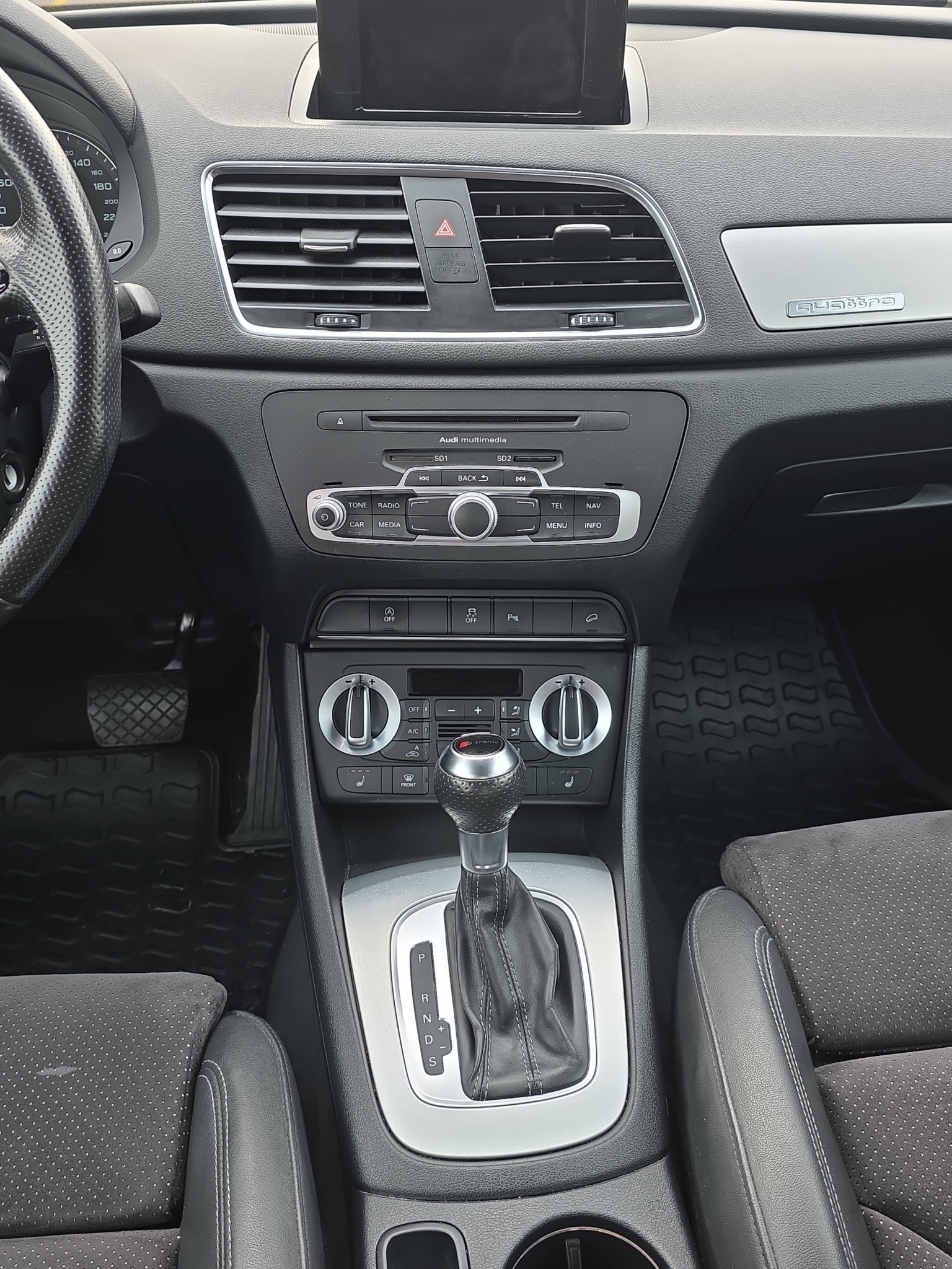 
								Audi Q3 2.0 TDI quattro S-line full									