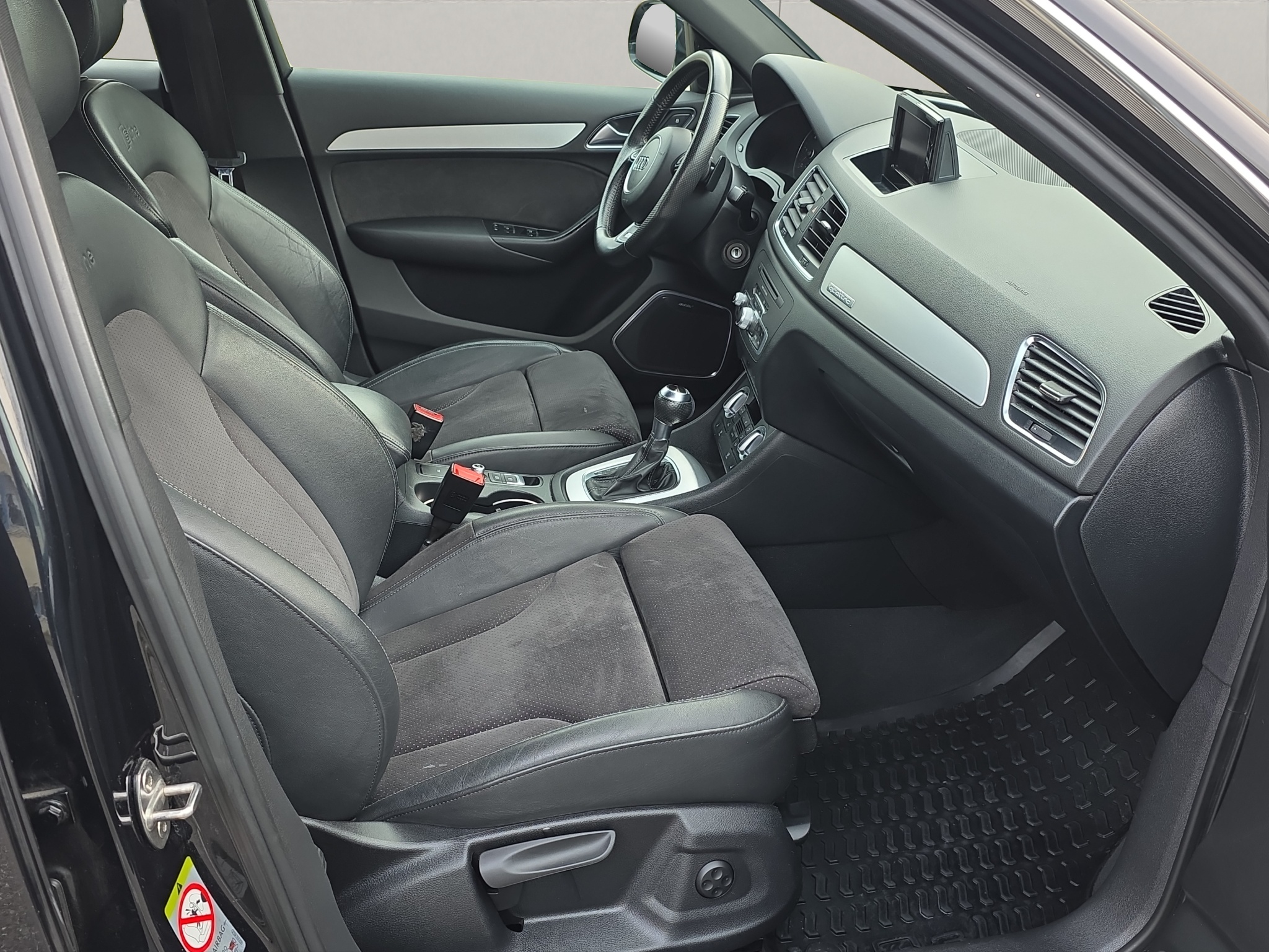 
								Audi Q3 2.0 TDI quattro S-line full									