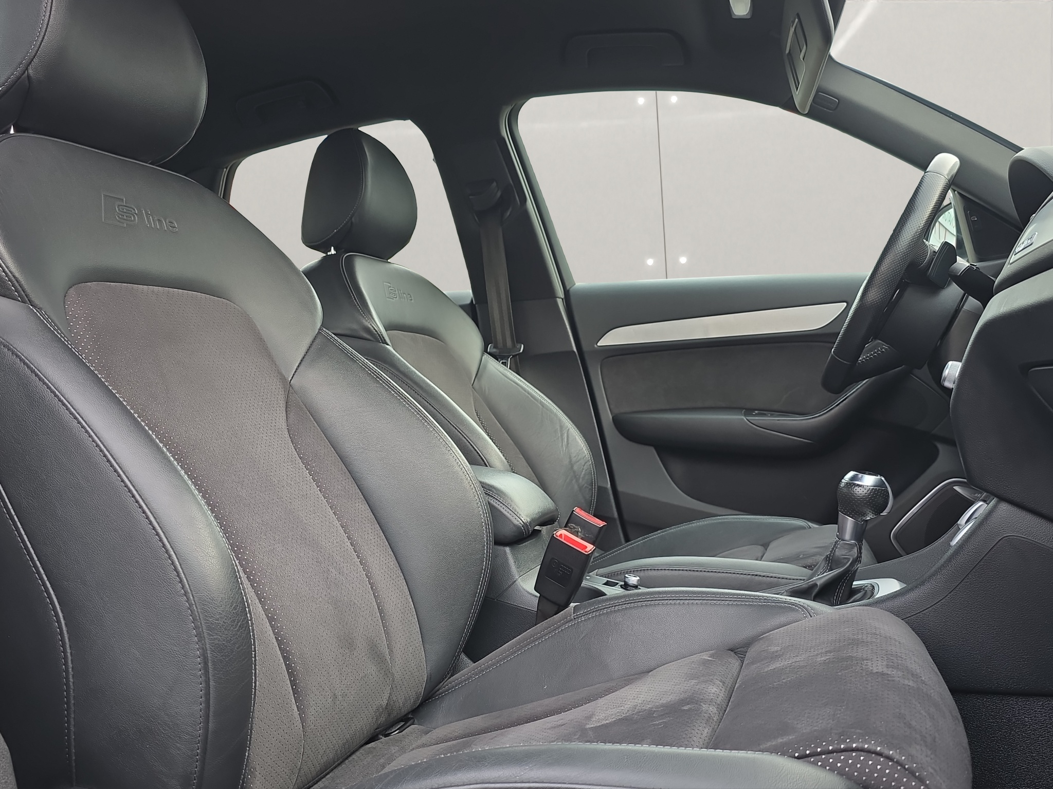 
								Audi Q3 2.0 TDI quattro S-line full									