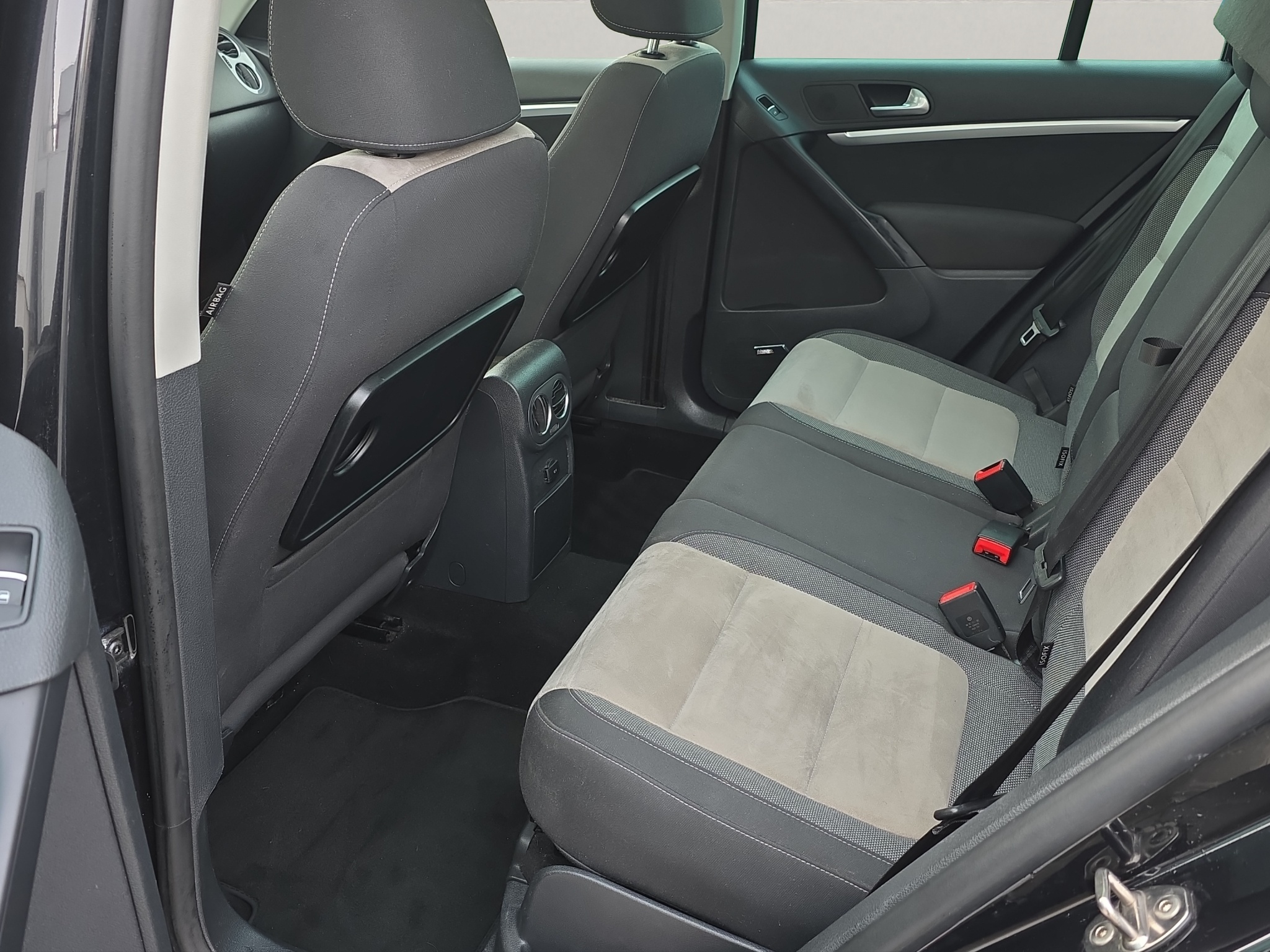 
								VW Tiguan 2.0 TDI full									