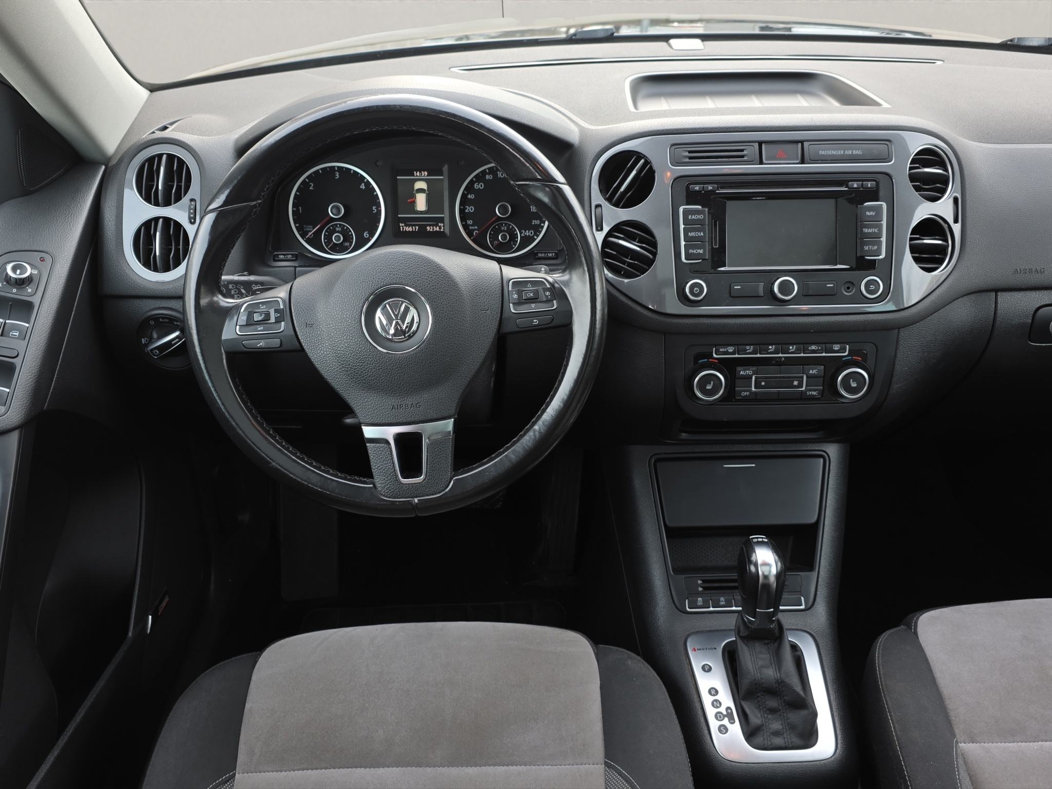 
								VW Tiguan 2.0 TDI full									