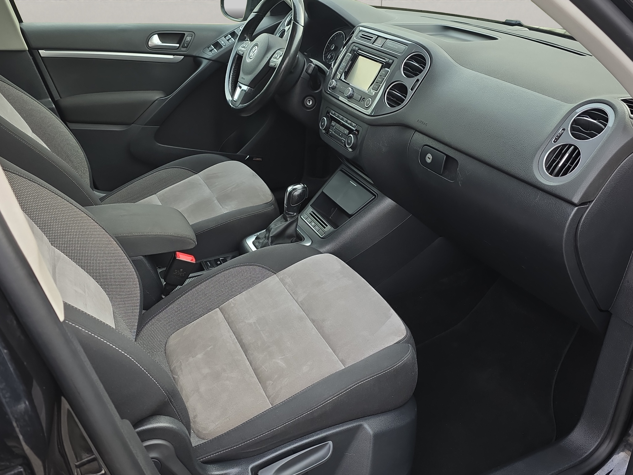 
								VW Tiguan 2.0 TDI full									