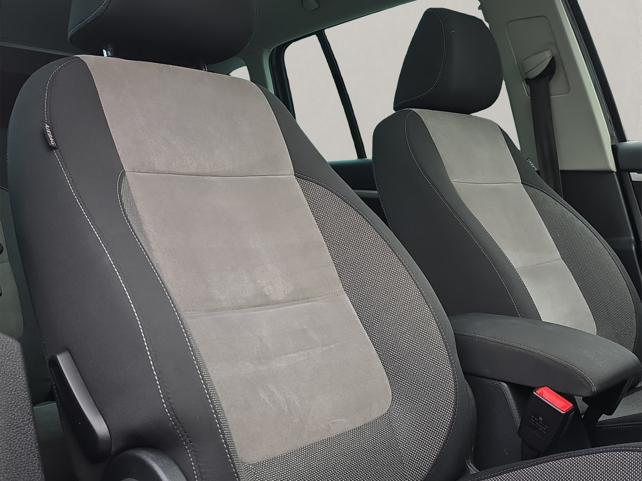 
								VW Tiguan 2.0 TDI full									