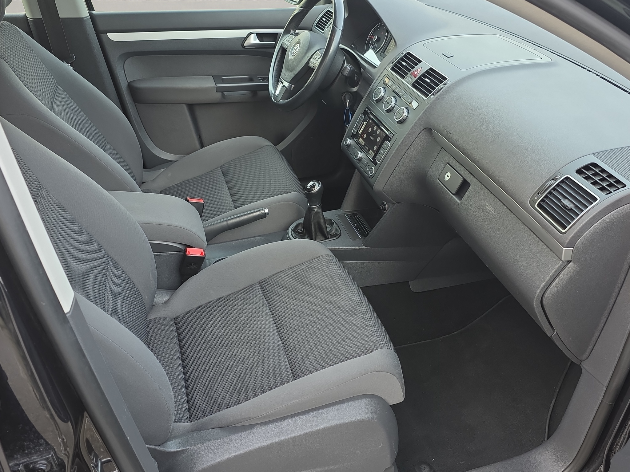 
								VW Touran 1.6 TDI full									