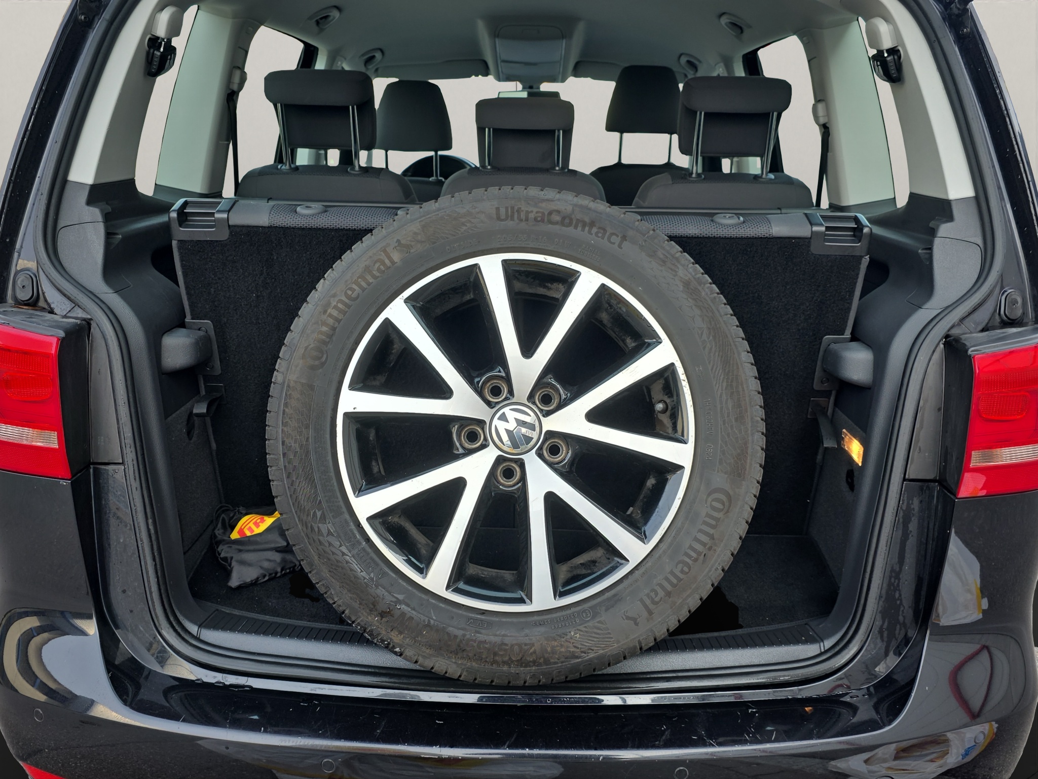 
								VW Touran 1.6 TDI full									