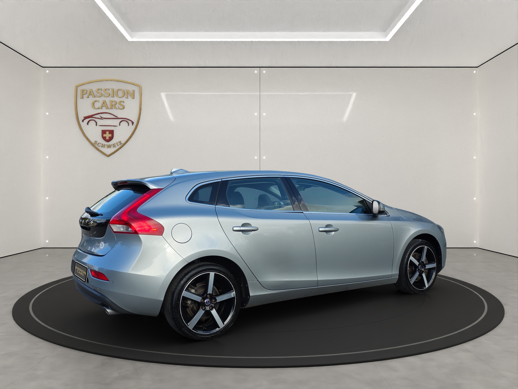 
								Volvo V40 D3 full									
