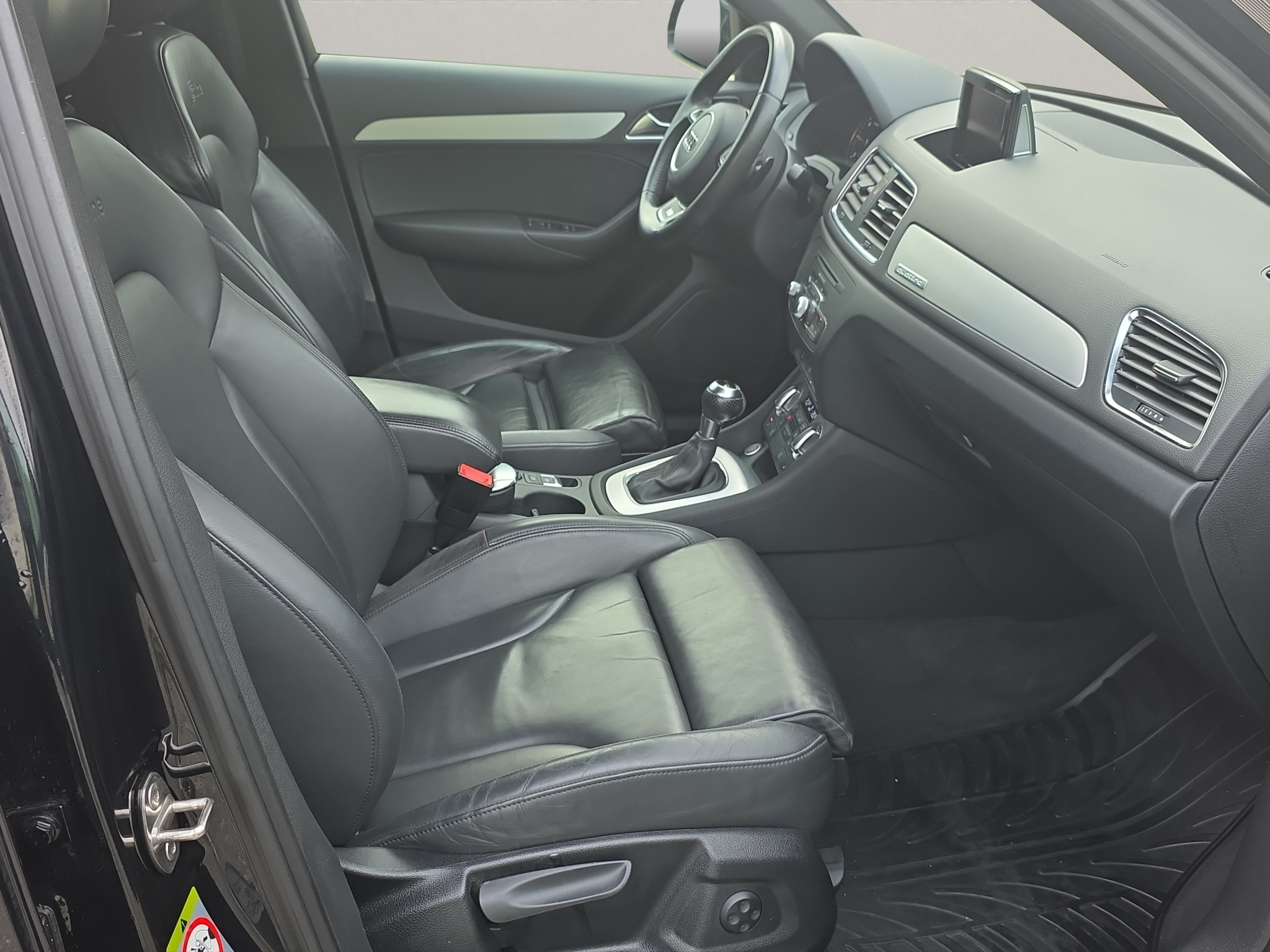 
								Audi Q3 2.0 TDI quattro S-line full									