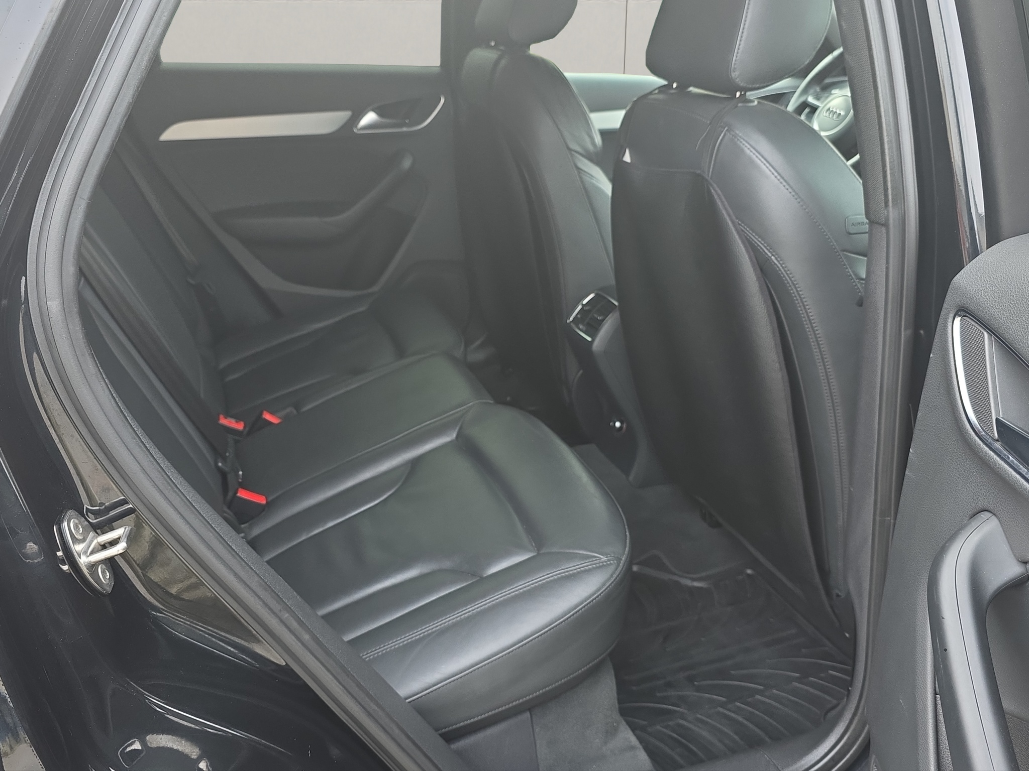 
								Audi Q3 2.0 TDI quattro S-line full									