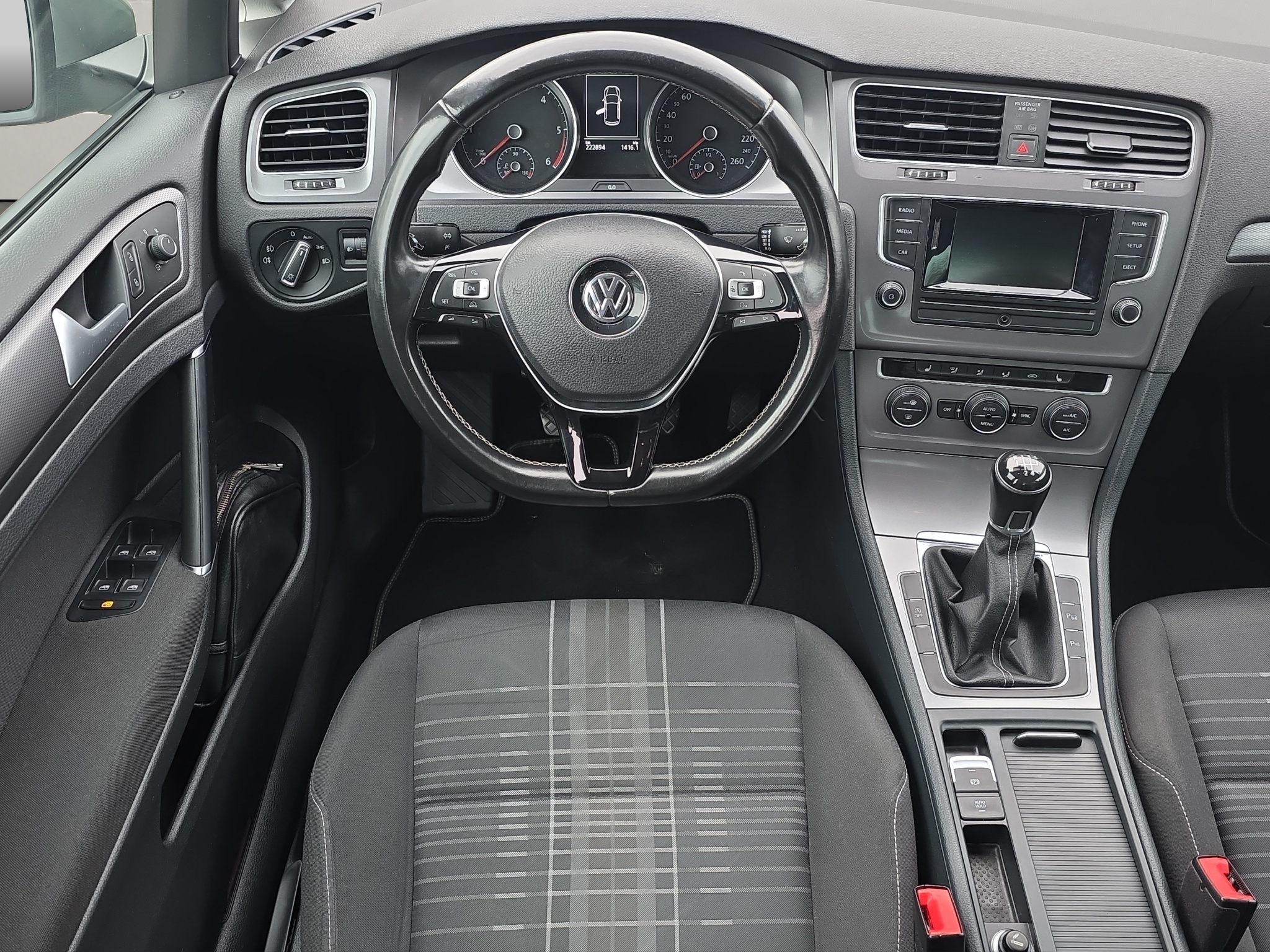 
								VW Golf 1.6 TDI full									