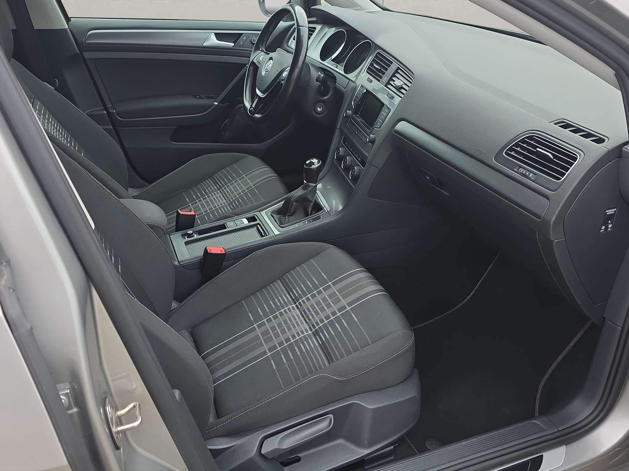 
								VW Golf 1.6 TDI full									