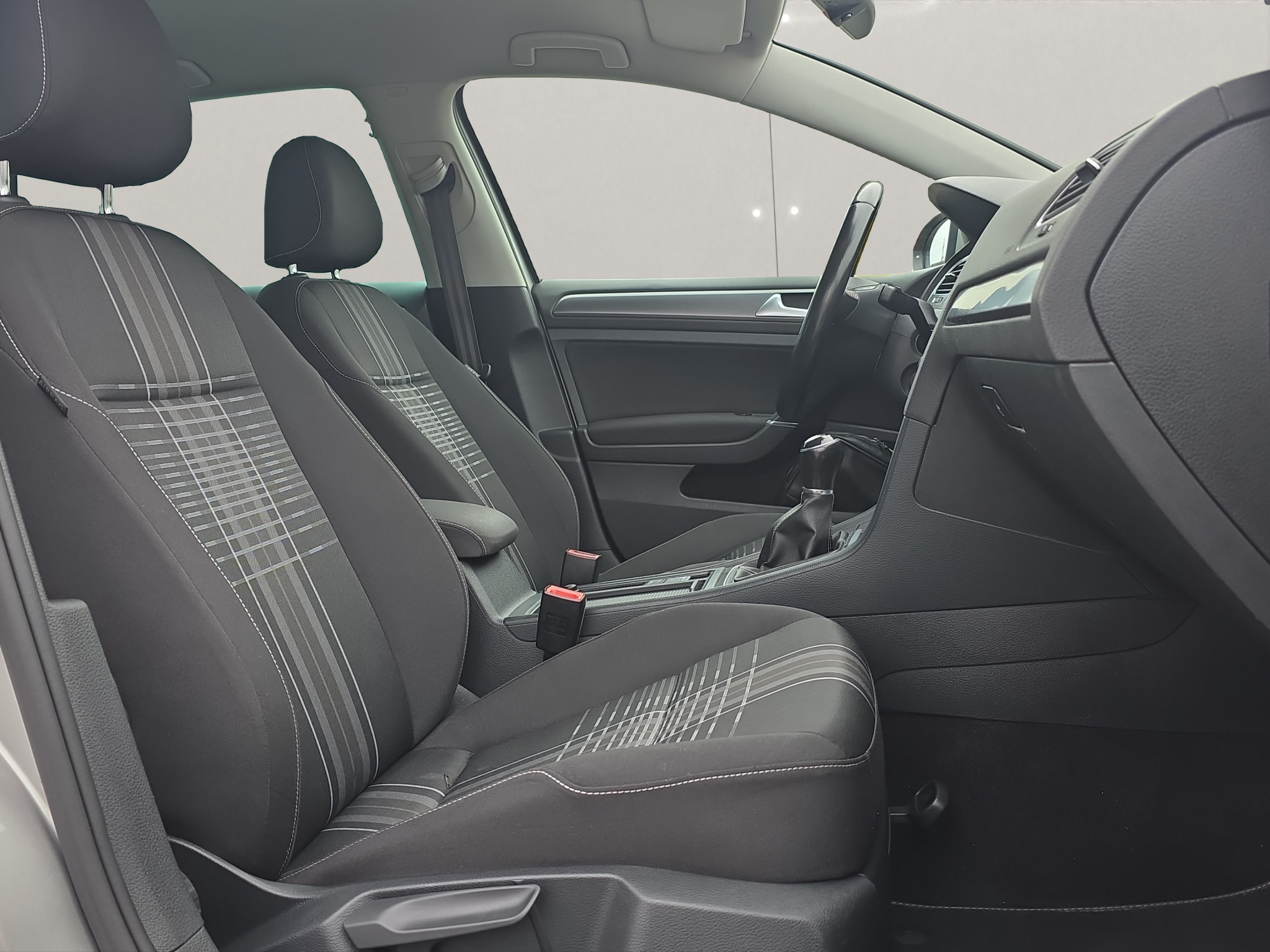 
								VW Golf 1.6 TDI full									