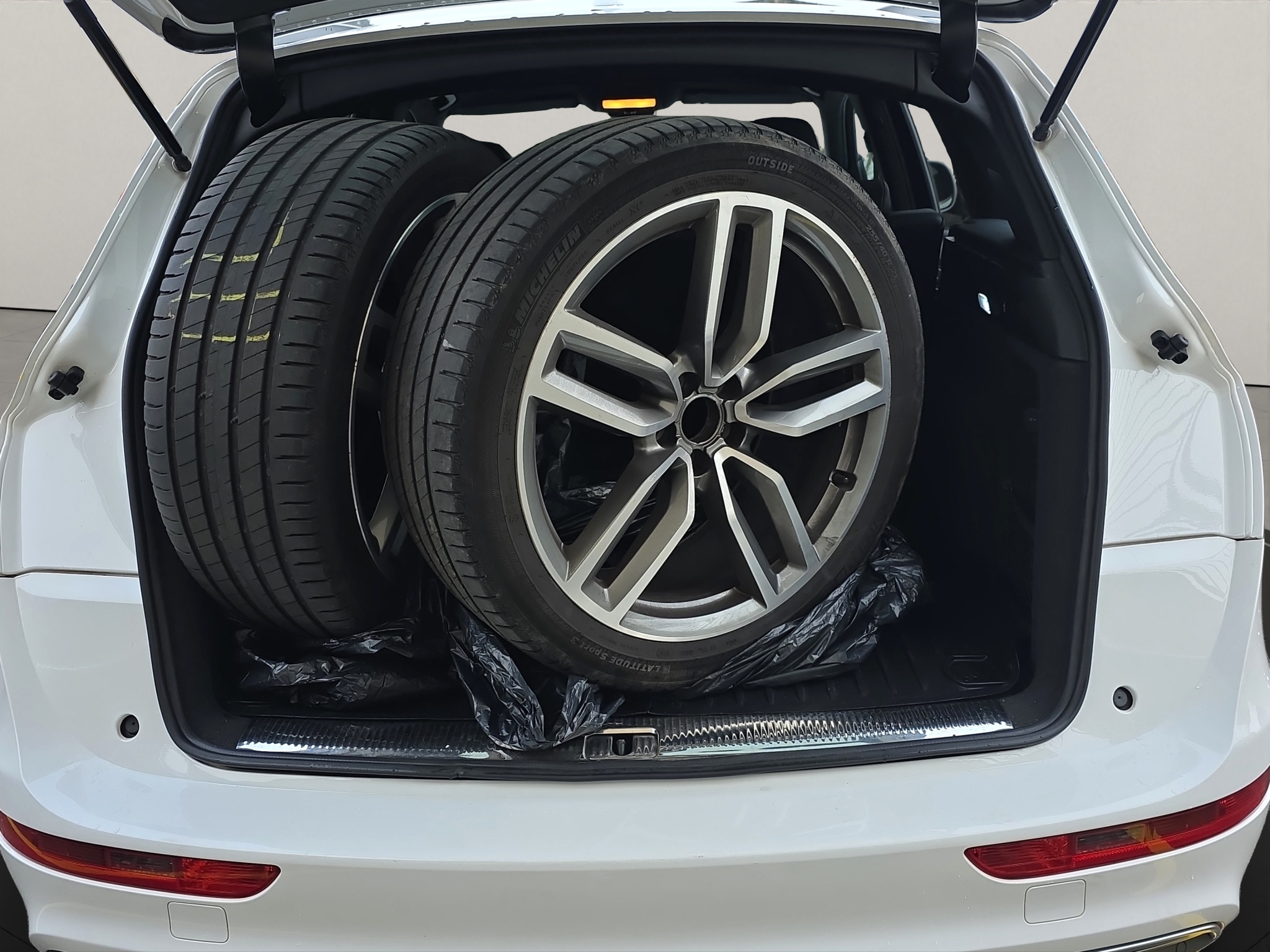 
								Audi SQ5 3.0 TDI quattro full									