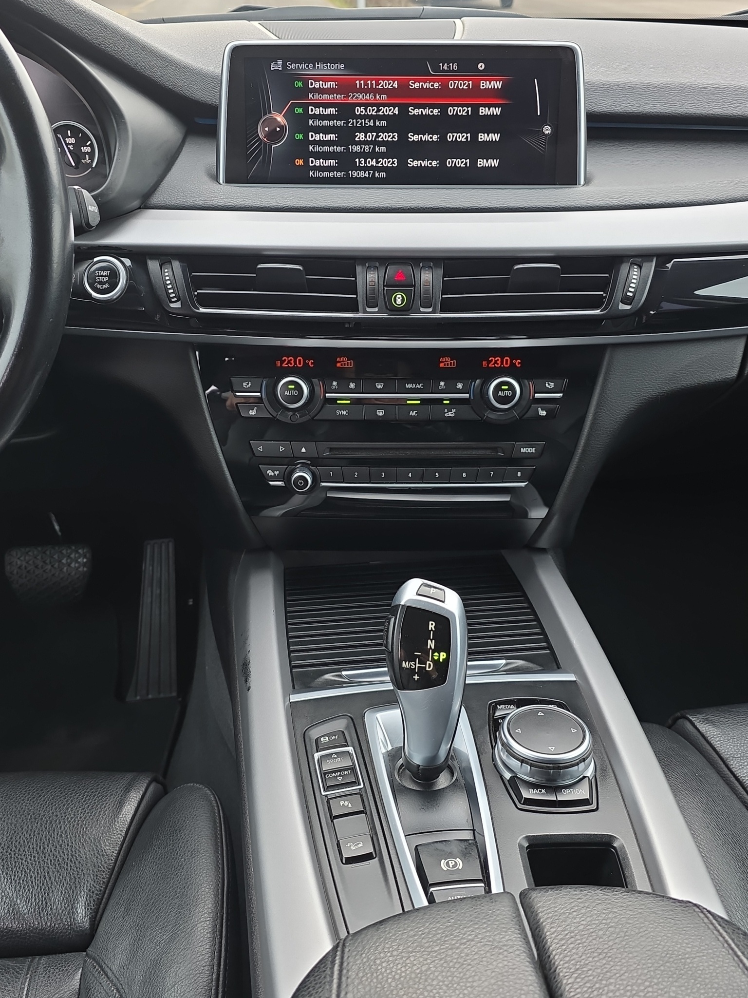 
								BMW X5 30d xDrive Steptronic full									