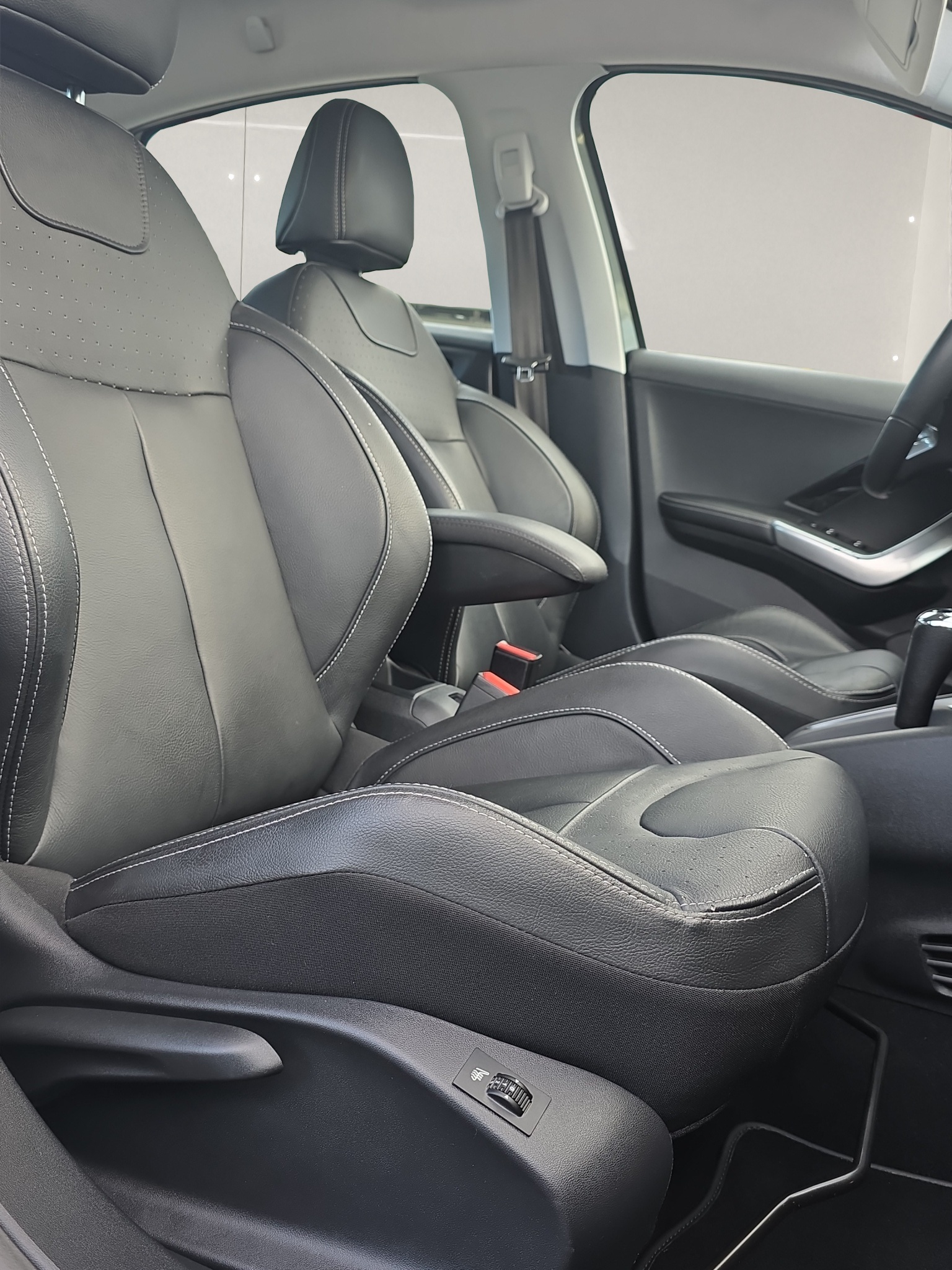 
								PEUGEOT 208 1.6 VTI Allure Automatik full									