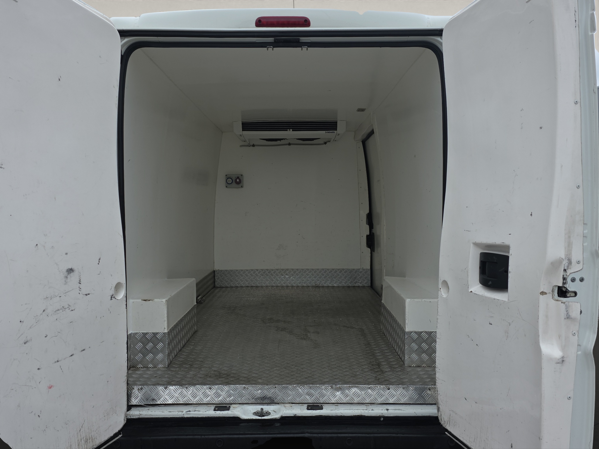 
								PEUGEOT Boxer 2.0 HDI 335 Active L3H2 Kühlwagen full									