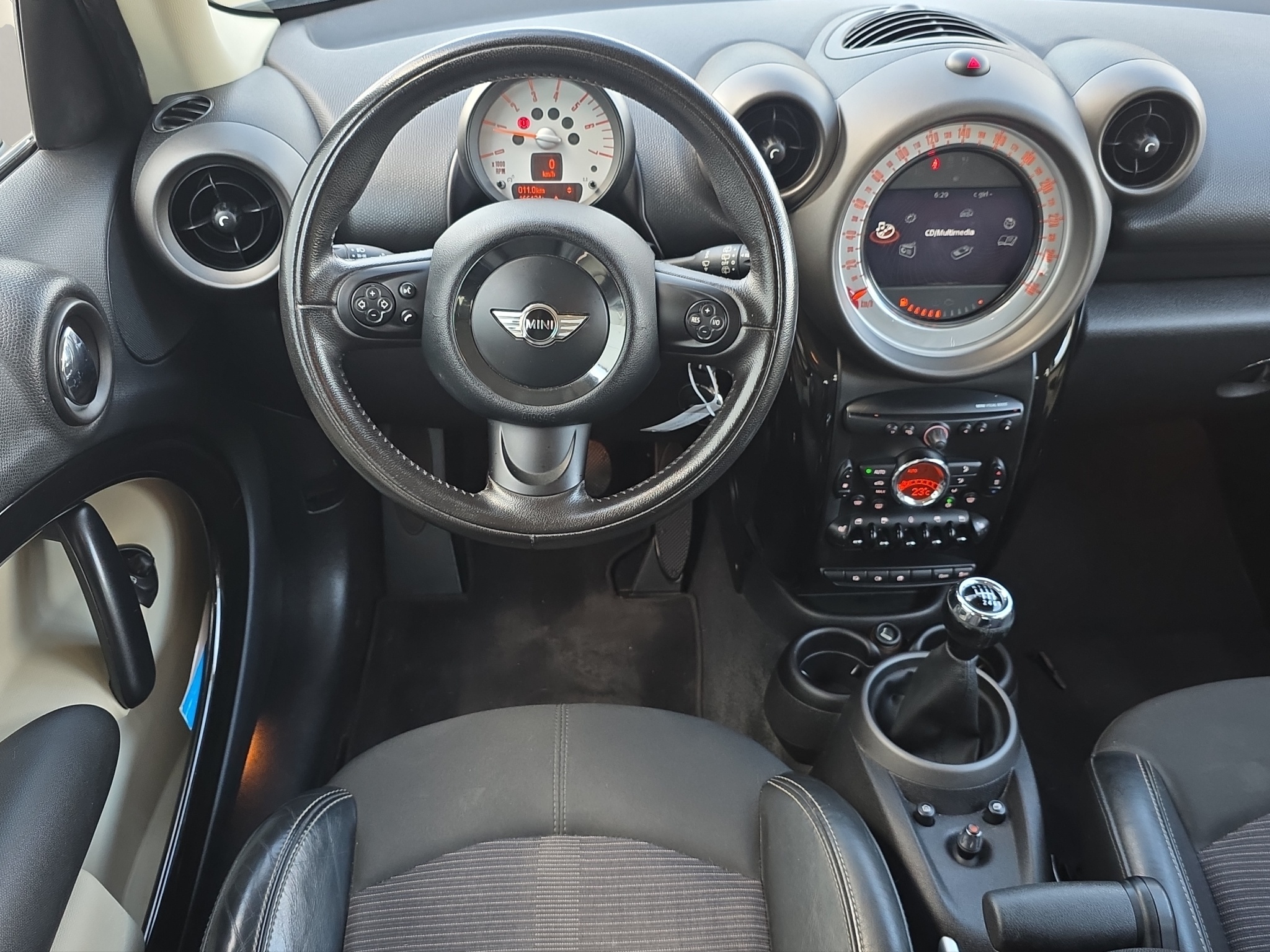 
								MINI Countryman Cooper D ALL4 full									
