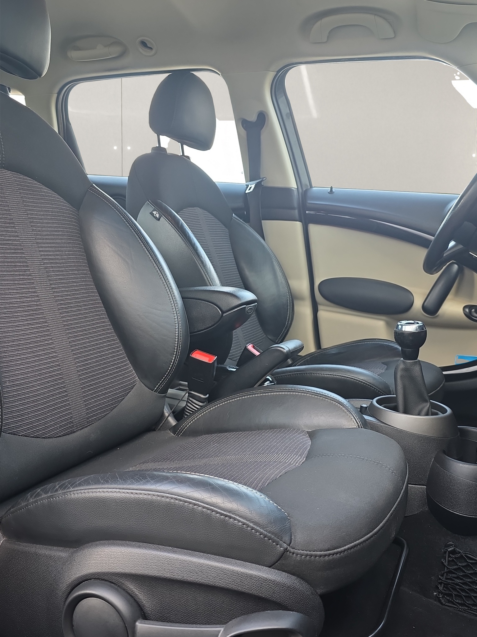 
								MINI Countryman Cooper D ALL4 full									