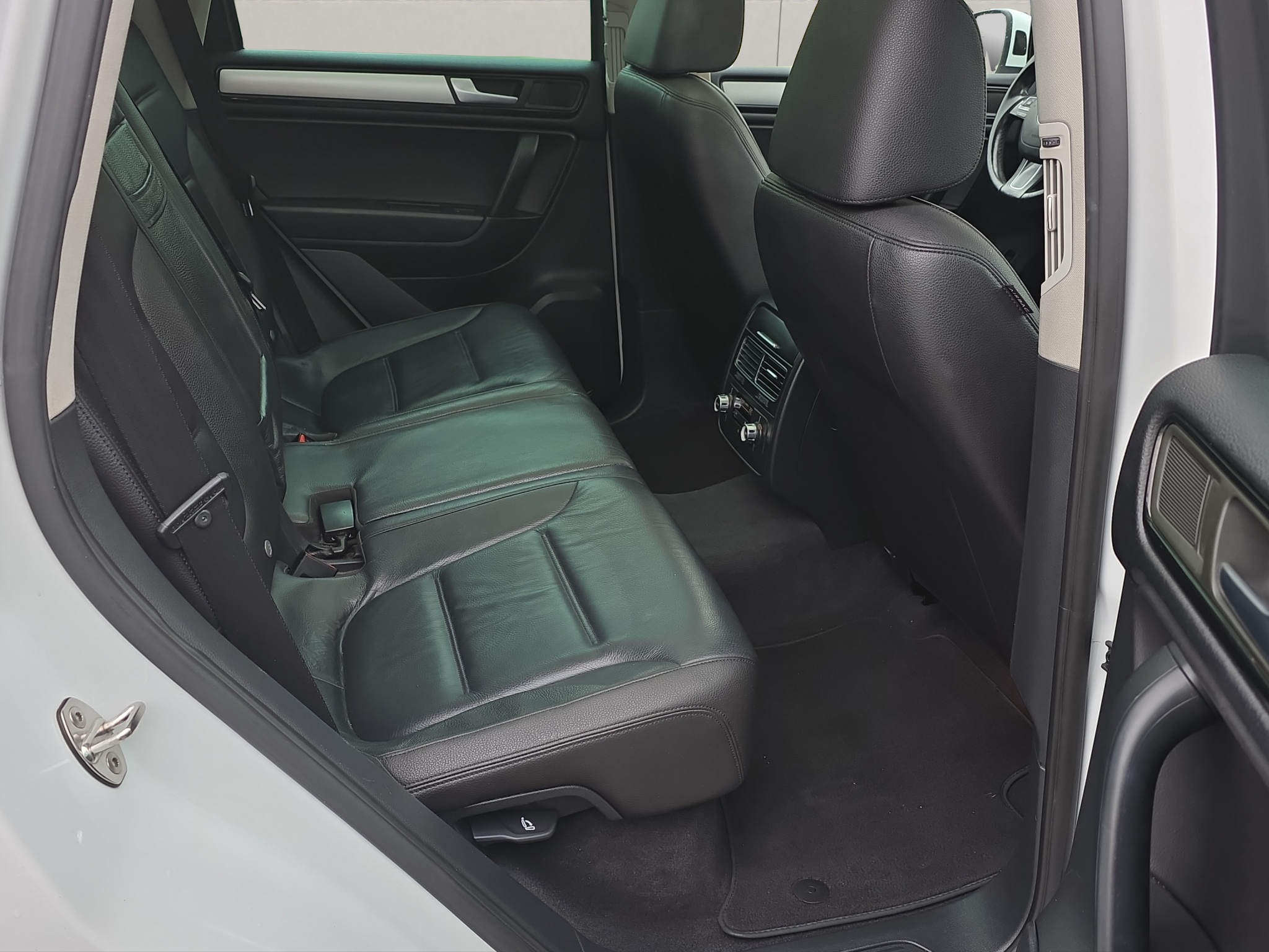 
								VW 3.0 TDI BlueMotion Technology Tiptronic full									