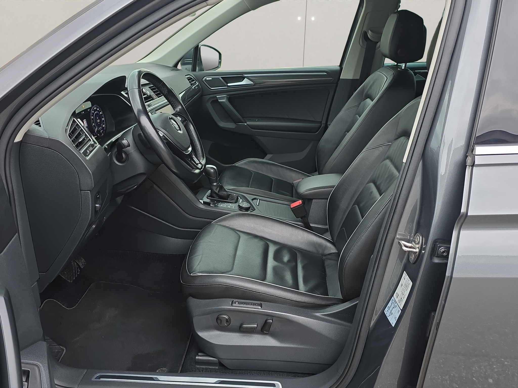 
								VW Tiguan 2.0 TDI SCR R-Line 4Motion DSG 240PS full									