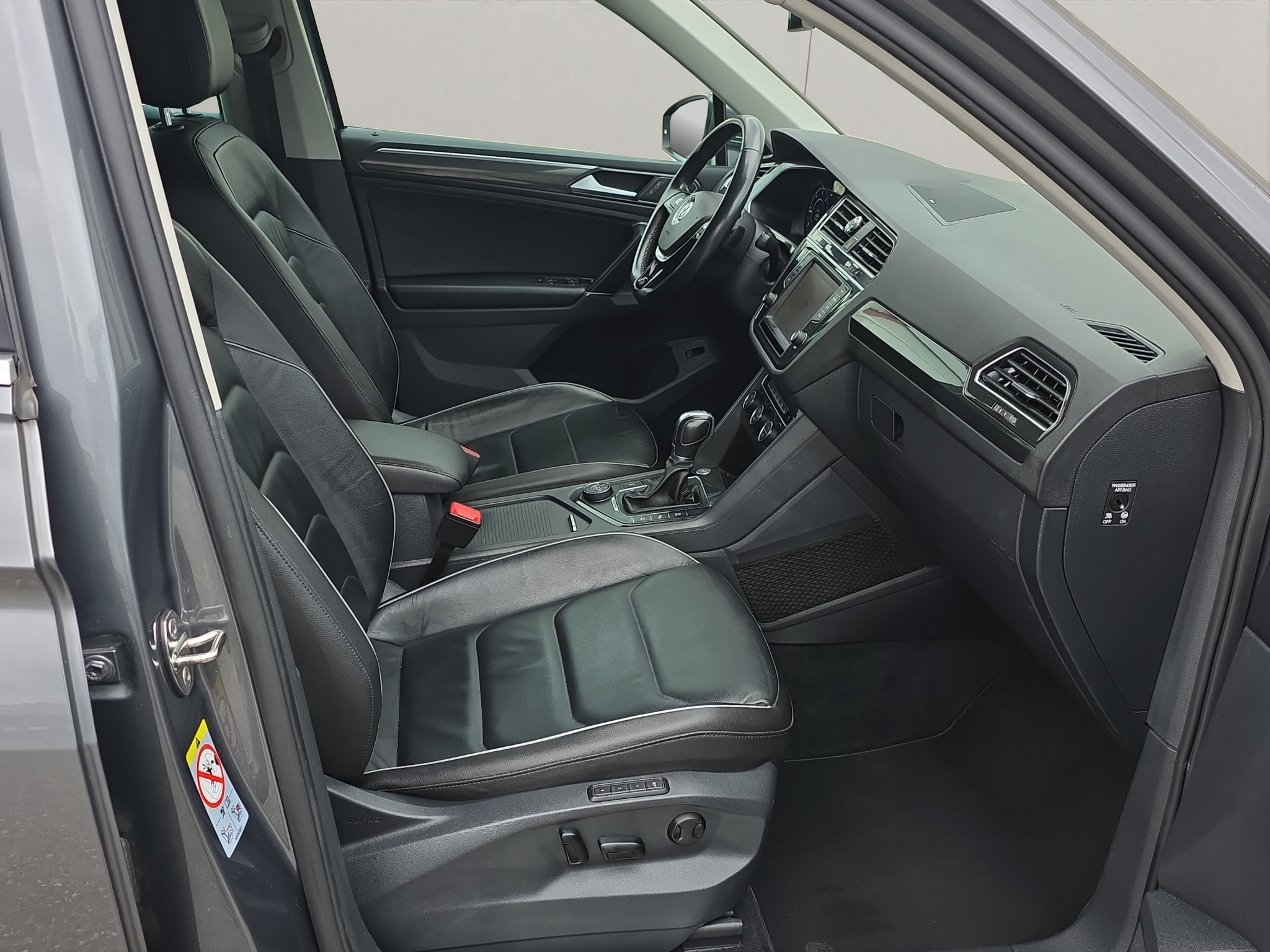 
								VW Tiguan 2.0 TDI SCR R-Line 4Motion DSG 240PS full									