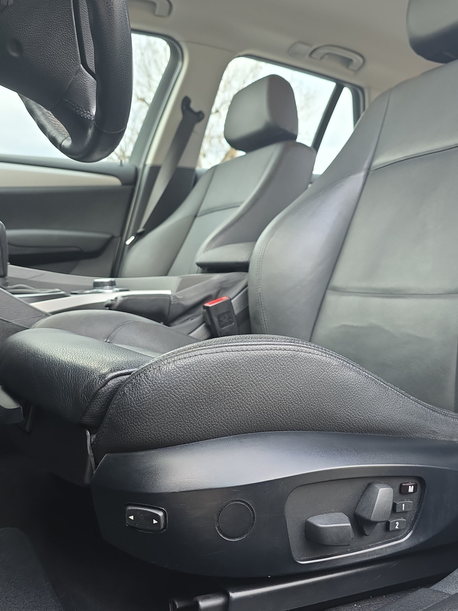 
								BMW X1 23xD Automat full									