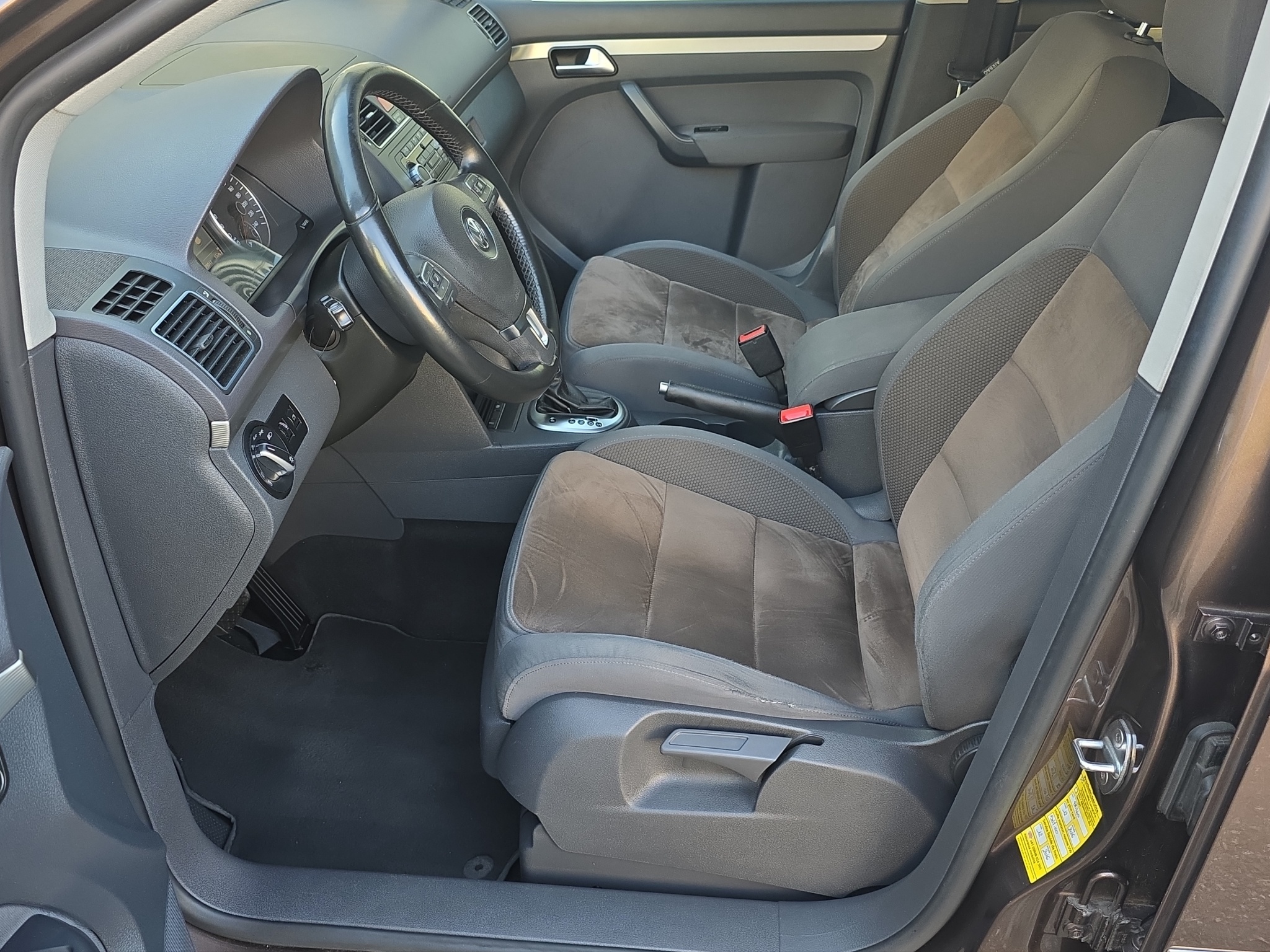 
								VW Touran 2.0 TDI full									