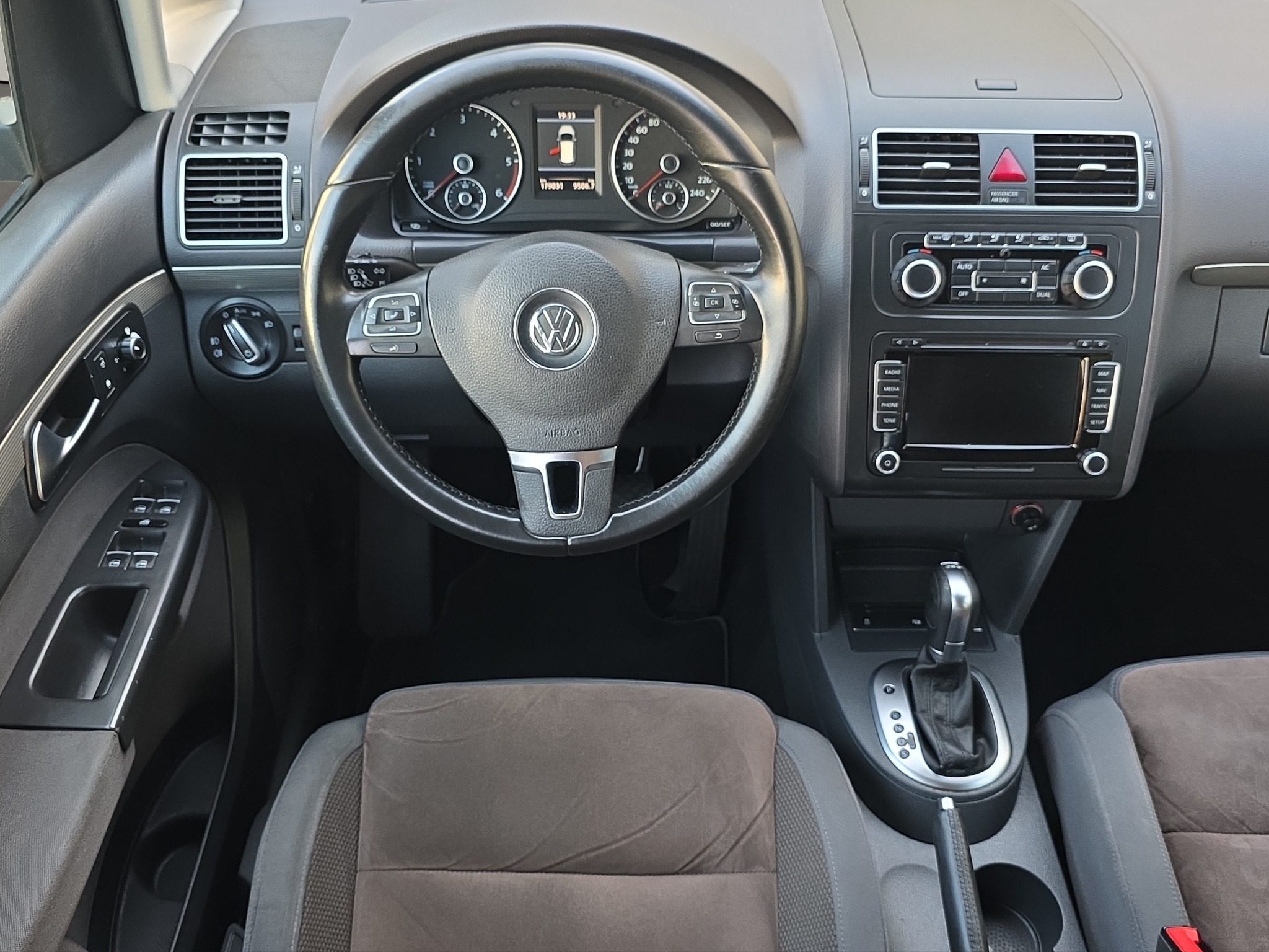 
								VW Touran 2.0 TDI full									