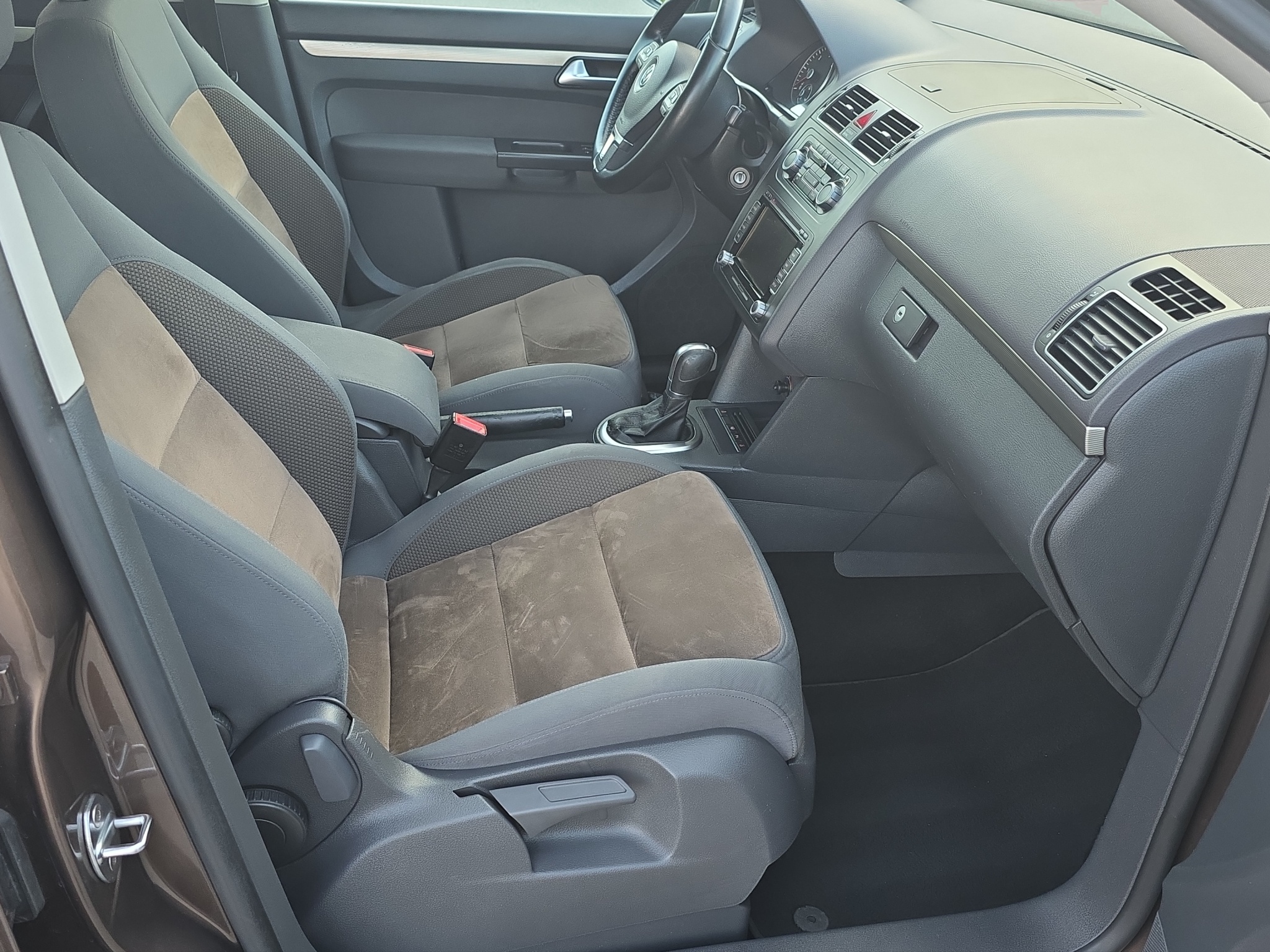 
								VW Touran 2.0 TDI full									
