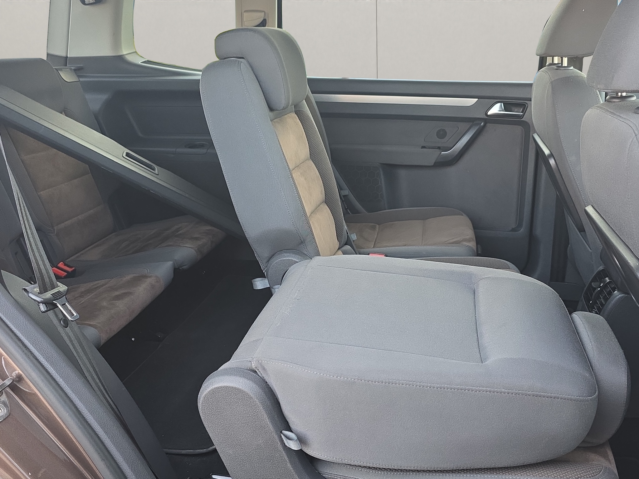 
								VW Touran 2.0 TDI full									